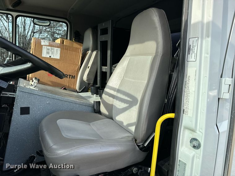 image for item NM9182 2004 Freightliner FL70  utility / service truck