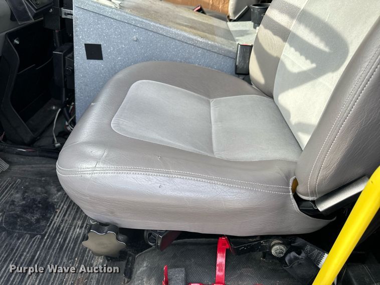 image for item NM9182 2004 Freightliner FL70  utility / service truck