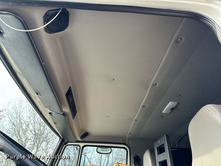 image for item NM9182 2004 Freightliner FL70  utility / service truck