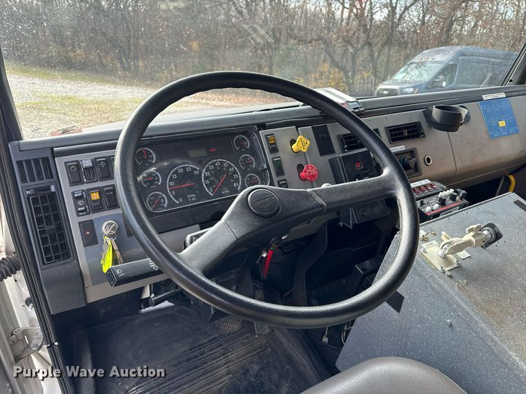 image for item NM9182 2004 Freightliner FL70  utility / service truck