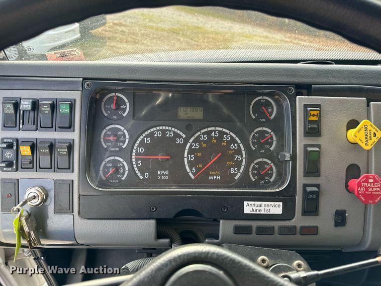 image for item NM9182 2004 Freightliner FL70  utility / service truck