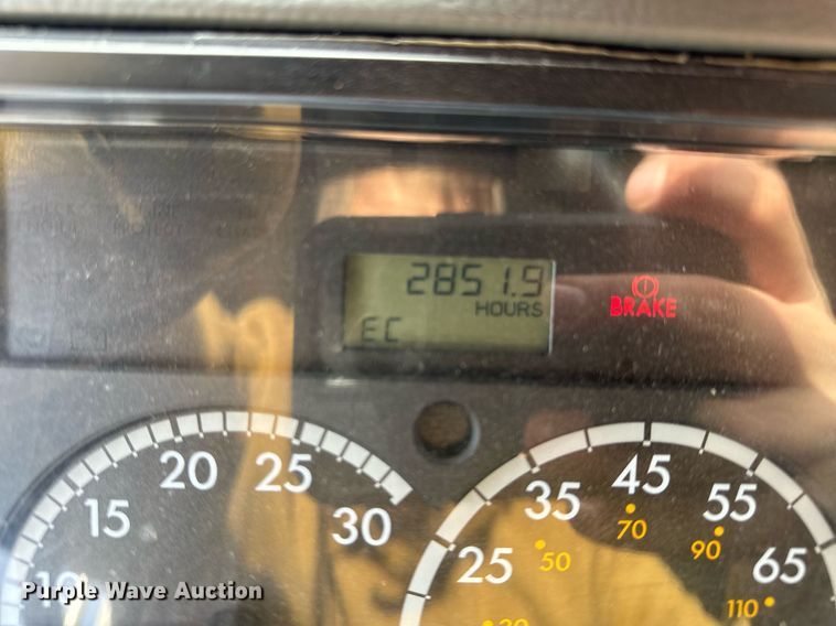 image for item NM9182 2004 Freightliner FL70  utility / service truck