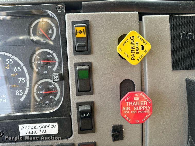 image for item NM9182 2004 Freightliner FL70  utility / service truck