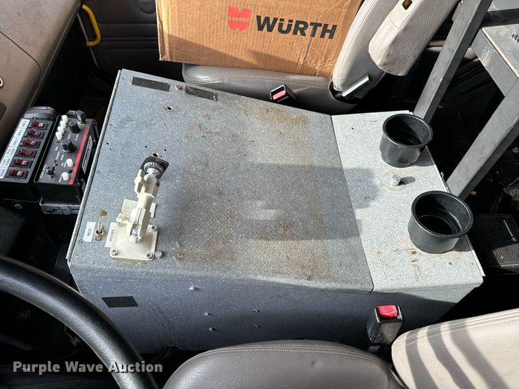 image for item NM9182 2004 Freightliner FL70  utility / service truck