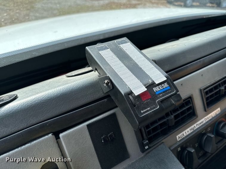 image for item NM9182 2004 Freightliner FL70  utility / service truck