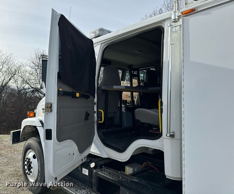 image for item NM9182 2004 Freightliner FL70  utility / service truck