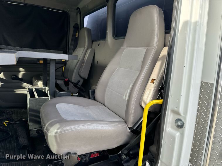 image for item NM9182 2004 Freightliner FL70  utility / service truck