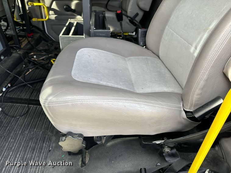 image for item NM9182 2004 Freightliner FL70  utility / service truck