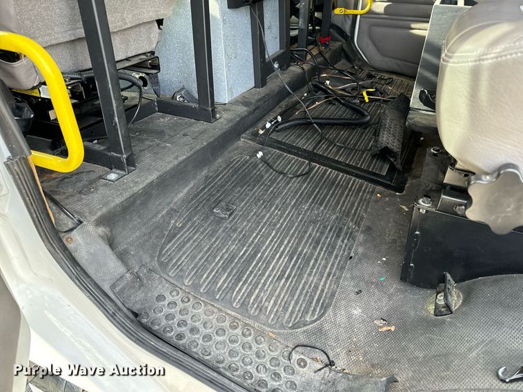 image for item NM9182 2004 Freightliner FL70  utility / service truck