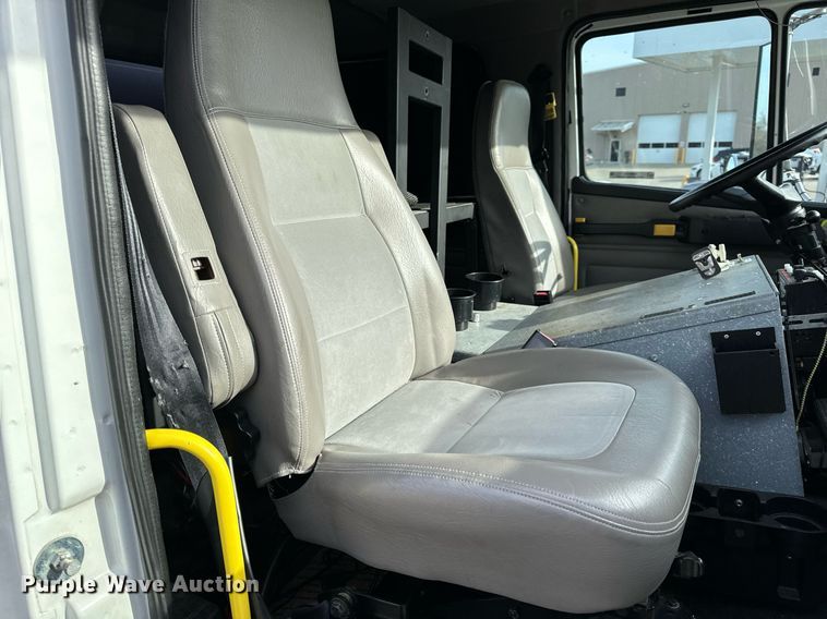 image for item NM9182 2004 Freightliner FL70  utility / service truck