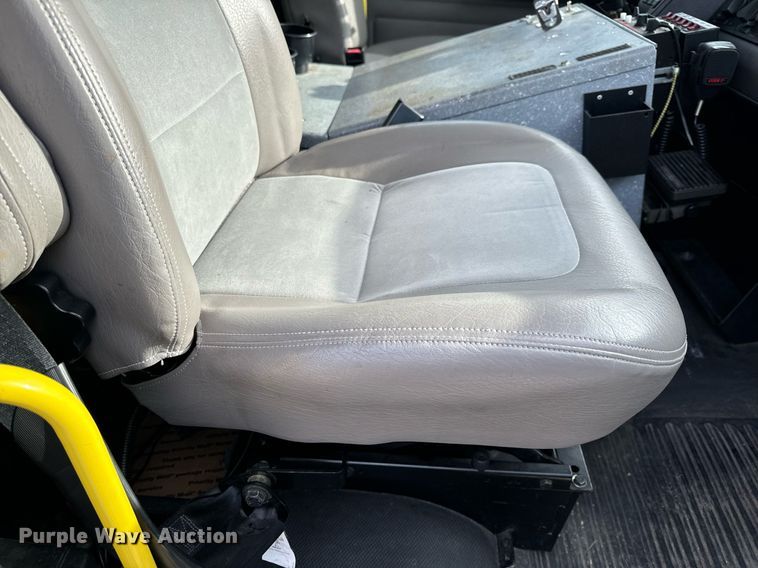 image for item NM9182 2004 Freightliner FL70  utility / service truck