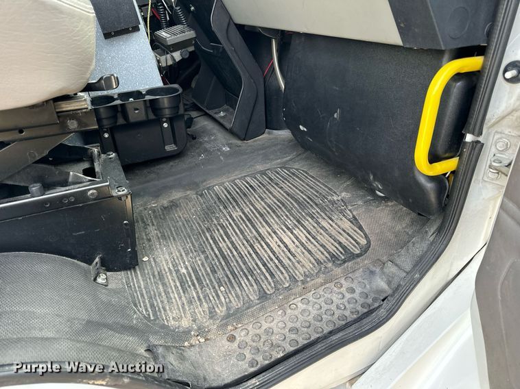 image for item NM9182 2004 Freightliner FL70  utility / service truck