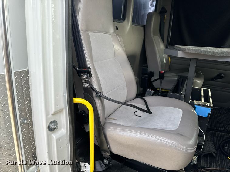 image for item NM9182 2004 Freightliner FL70  utility / service truck