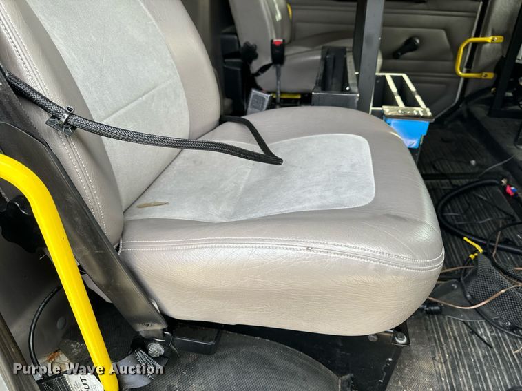 image for item NM9182 2004 Freightliner FL70  utility / service truck