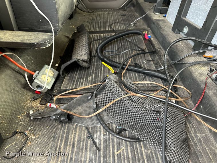 image for item NM9182 2004 Freightliner FL70  utility / service truck