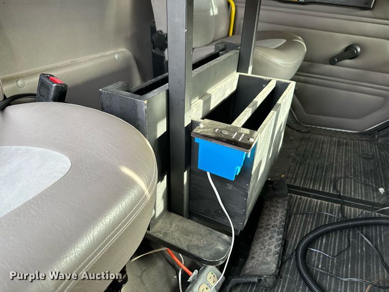 image for item NM9182 2004 Freightliner FL70  utility / service truck