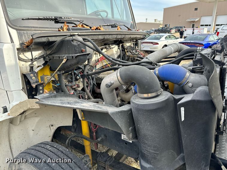 image for item NM9182 2004 Freightliner FL70  utility / service truck