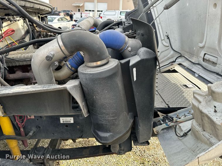 image for item NM9182 2004 Freightliner FL70  utility / service truck