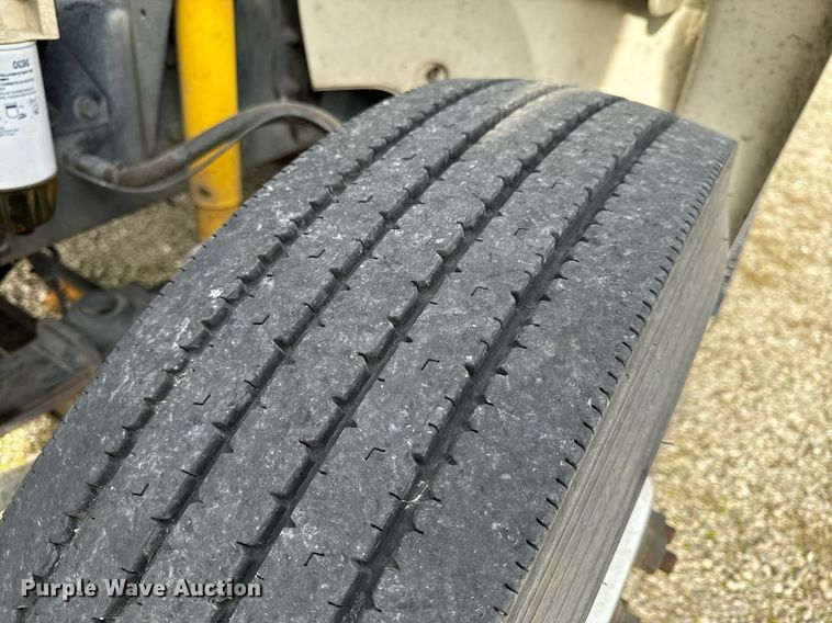 image for item NM9182 2004 Freightliner FL70  utility / service truck