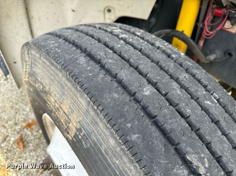 image for item NM9182 2004 Freightliner FL70  utility / service truck