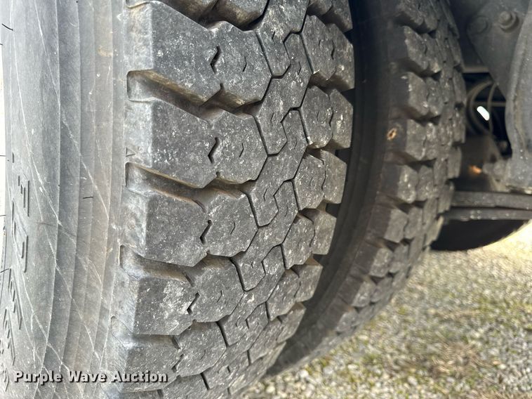 image for item NM9182 2004 Freightliner FL70  utility / service truck