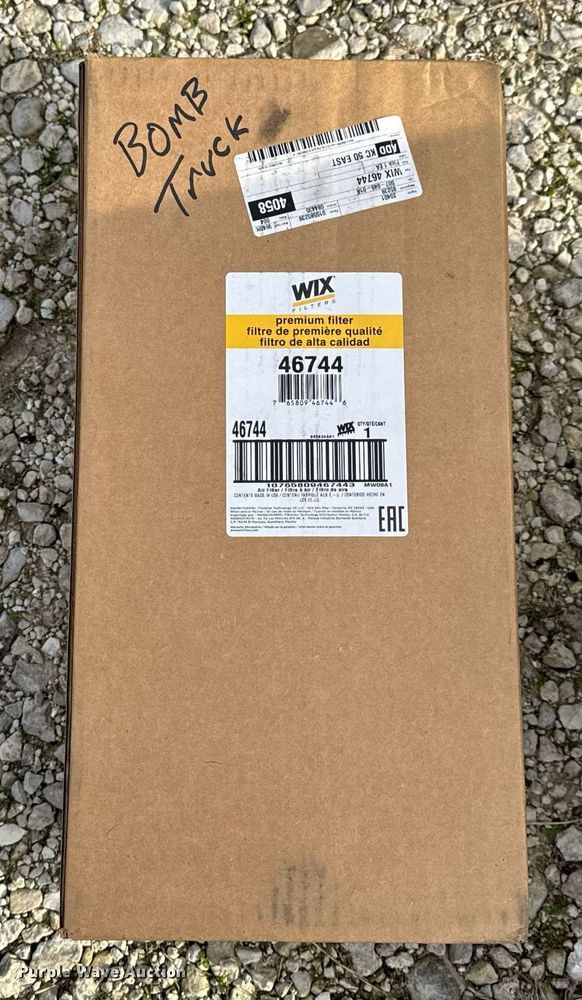 image for item NM9182 2004 Freightliner FL70  utility / service truck