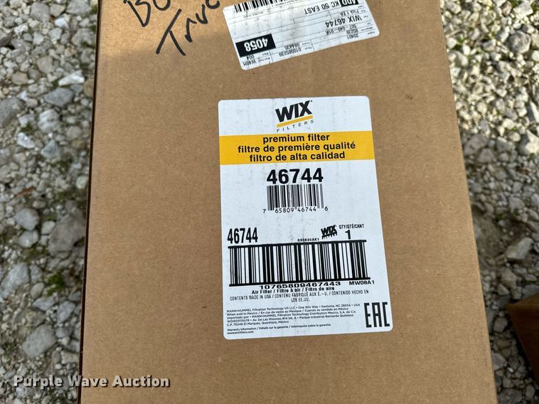 image for item NM9182 2004 Freightliner FL70  utility / service truck