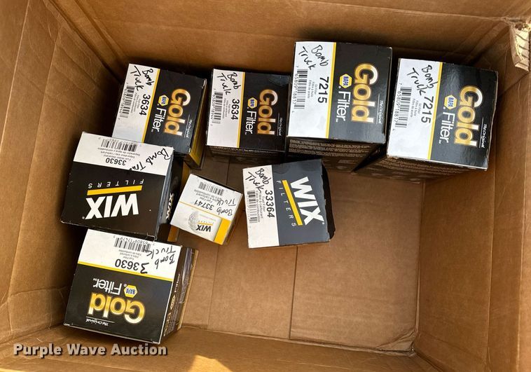 image for item NM9182 2004 Freightliner FL70  utility / service truck