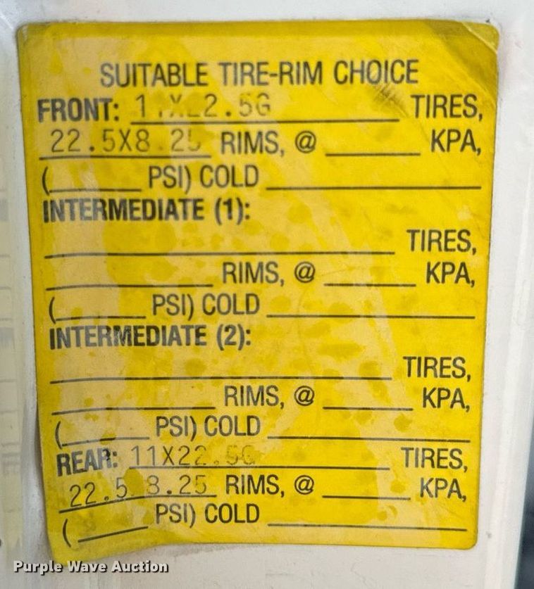 image for item NM9182 2004 Freightliner FL70  utility / service truck