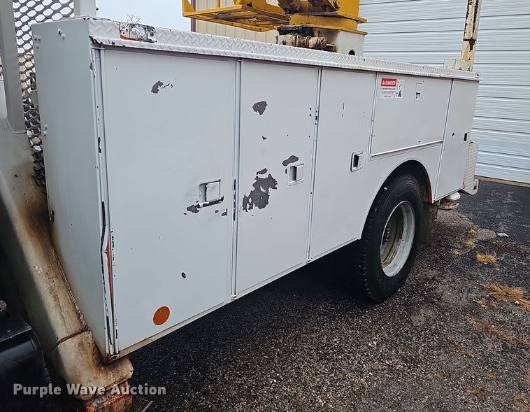 image for item NP9249 1994 GMC TopKick  digger derrick truck