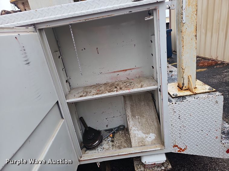 image for item NP9249 1994 GMC TopKick  digger derrick truck