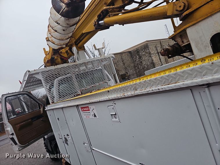 image for item NP9249 1994 GMC TopKick  digger derrick truck