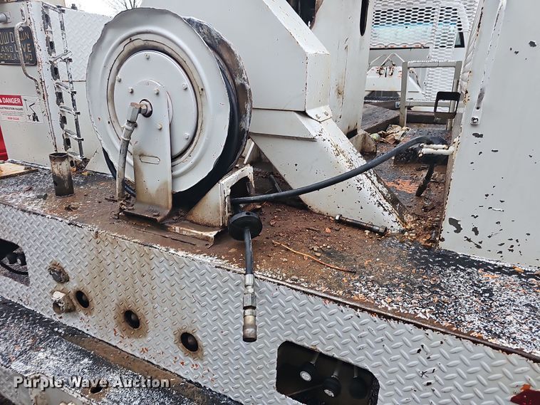 image for item NP9249 1994 GMC TopKick  digger derrick truck