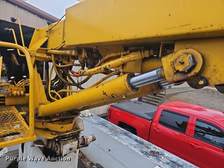 image for item NP9249 1994 GMC TopKick  digger derrick truck