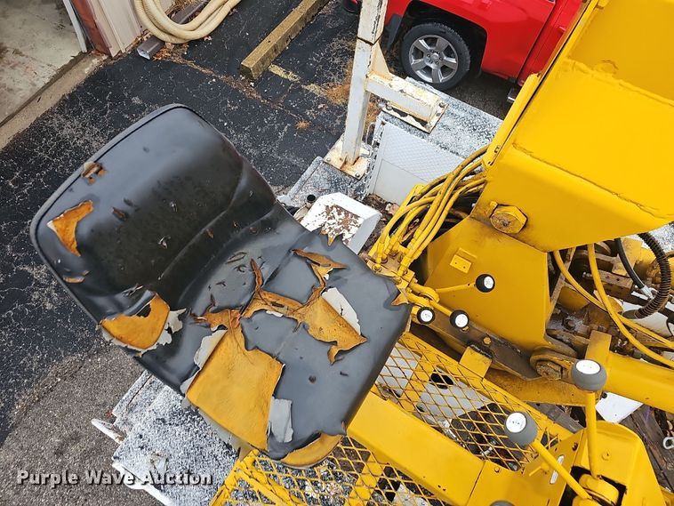 image for item NP9249 1994 GMC TopKick  digger derrick truck