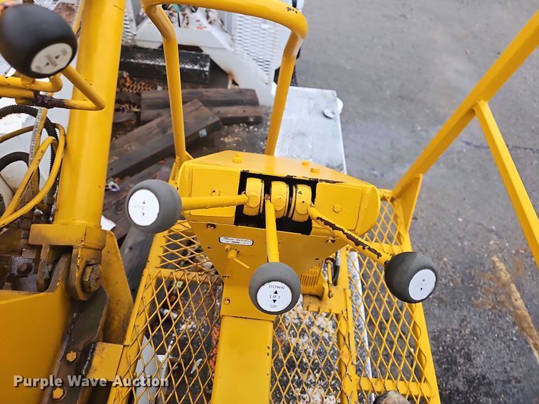 image for item NP9249 1994 GMC TopKick  digger derrick truck