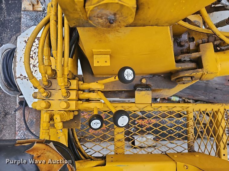 image for item NP9249 1994 GMC TopKick  digger derrick truck