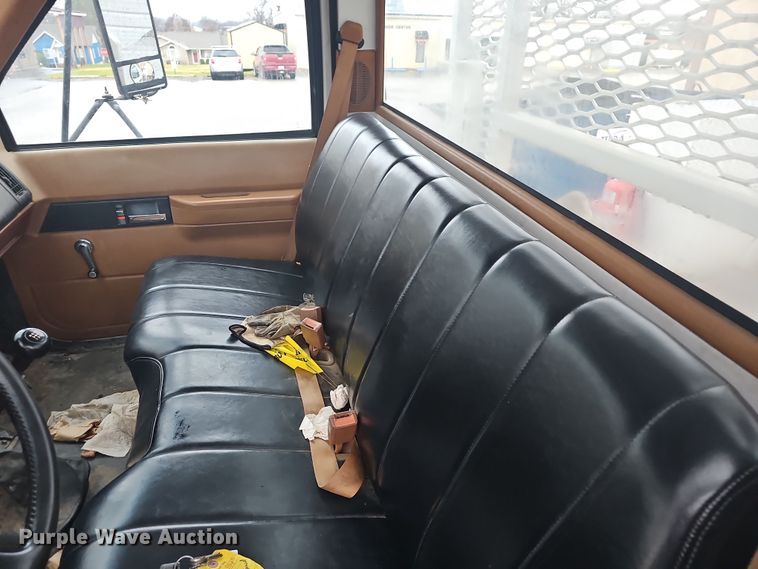 image for item NP9249 1994 GMC TopKick  digger derrick truck