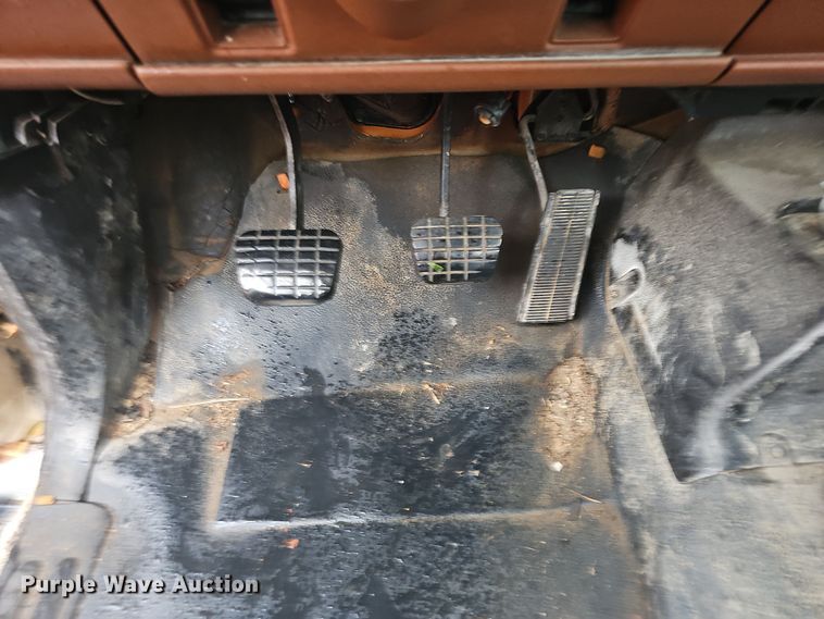 image for item NP9249 1994 GMC TopKick  digger derrick truck