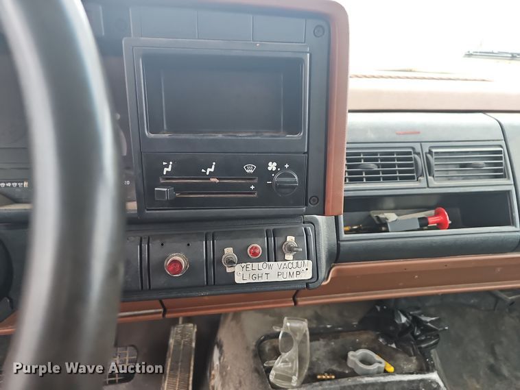 image for item NP9249 1994 GMC TopKick  digger derrick truck