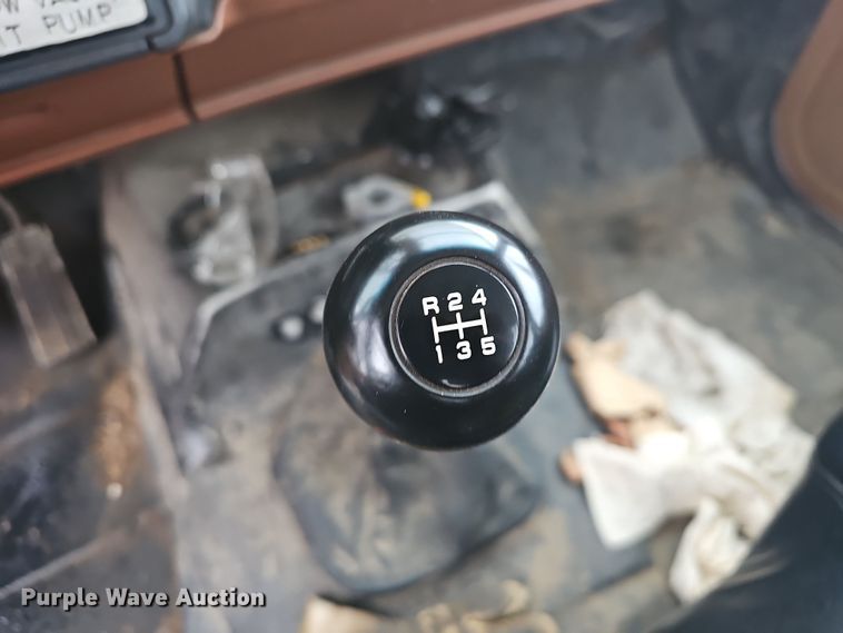 image for item NP9249 1994 GMC TopKick  digger derrick truck