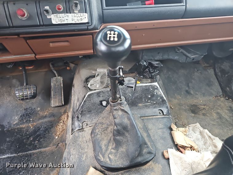 image for item NP9249 1994 GMC TopKick  digger derrick truck