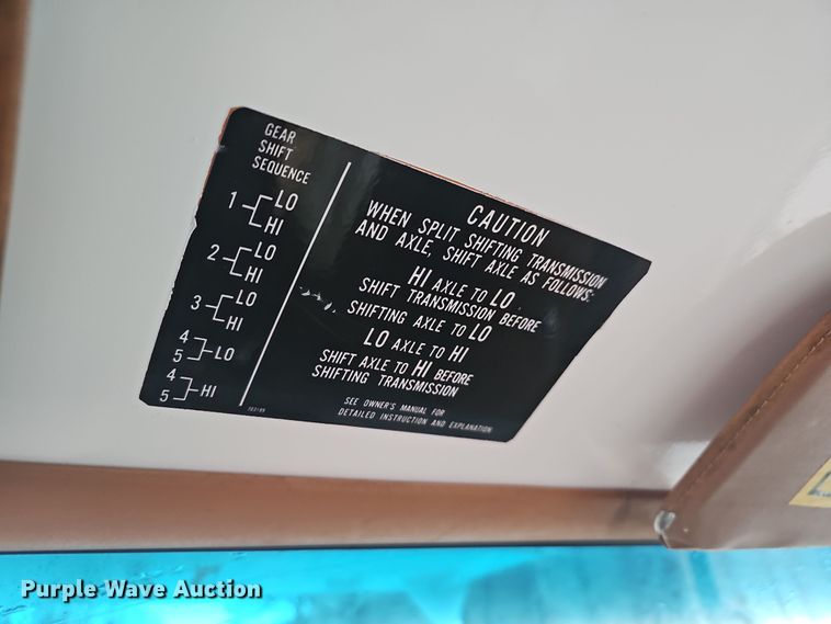 image for item NP9249 1994 GMC TopKick  digger derrick truck