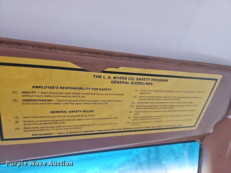 image for item NP9249 1994 GMC TopKick  digger derrick truck