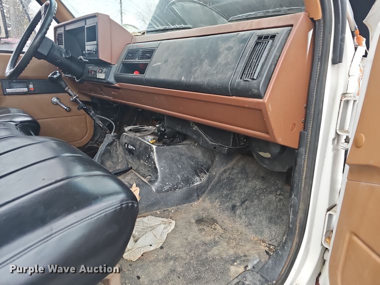 image for item NP9249 1994 GMC TopKick  digger derrick truck