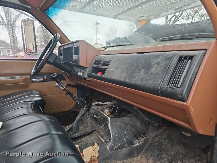 image for item NP9249 1994 GMC TopKick  digger derrick truck