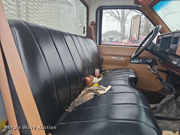 image for item NP9249 1994 GMC TopKick  digger derrick truck