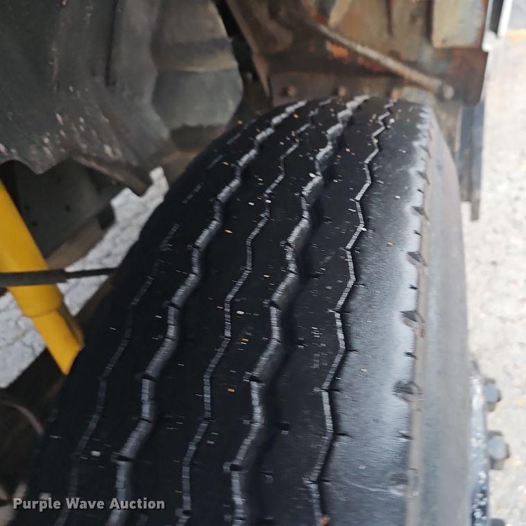 image for item NP9249 1994 GMC TopKick  digger derrick truck