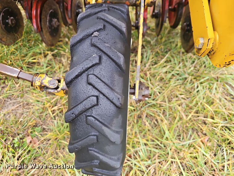 image for item NP9250 HayBuster 107  grain drill