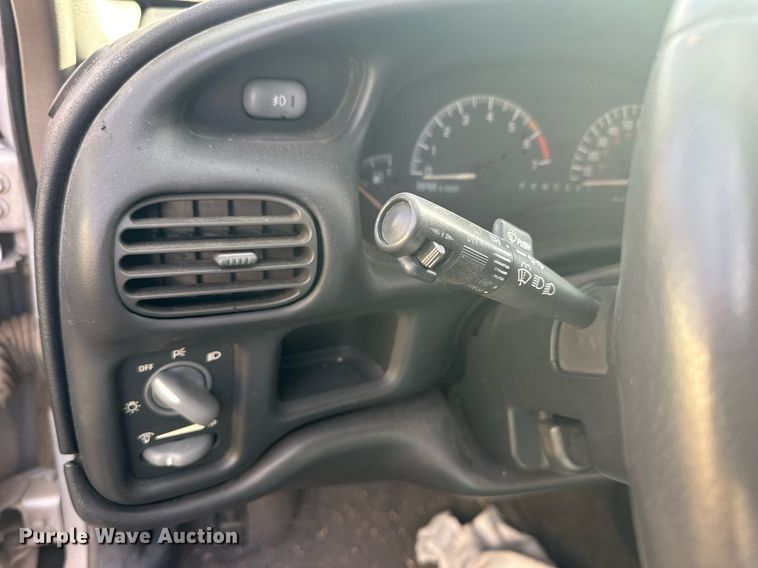 image for item NS9076 2002 Pontiac Grand Prix GT